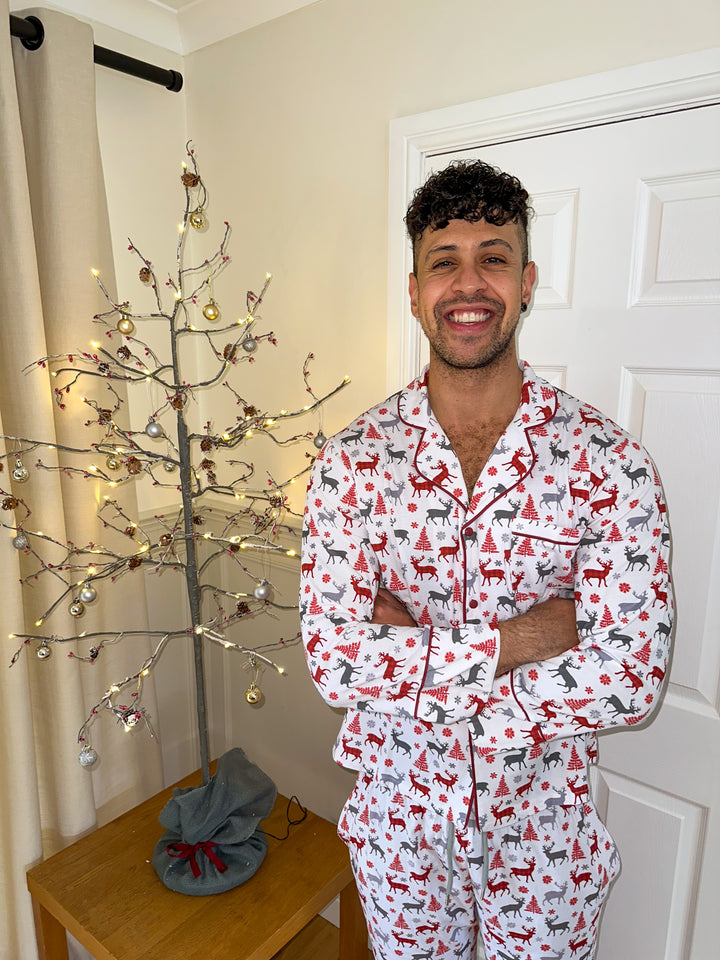 CHRISTMAS KISSES (2023) - Men's Two Piece Red Long Matching Pyjama Set