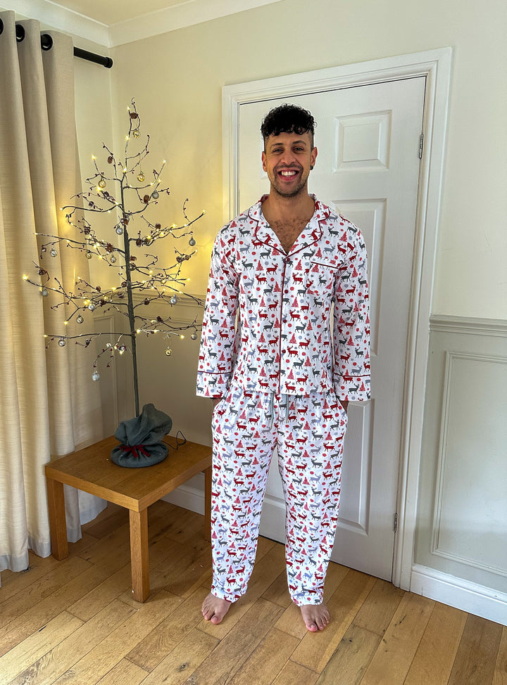 CHRISTMAS KISSES (2023) - Men's Two Piece Red Long Matching Pyjama Set