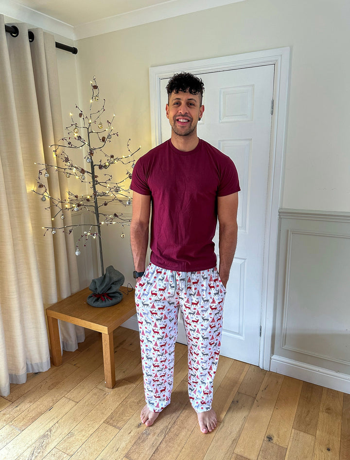 CHRISTMAS KISSES (2023) - Men's Two Piece Red Matching Pyjama Set