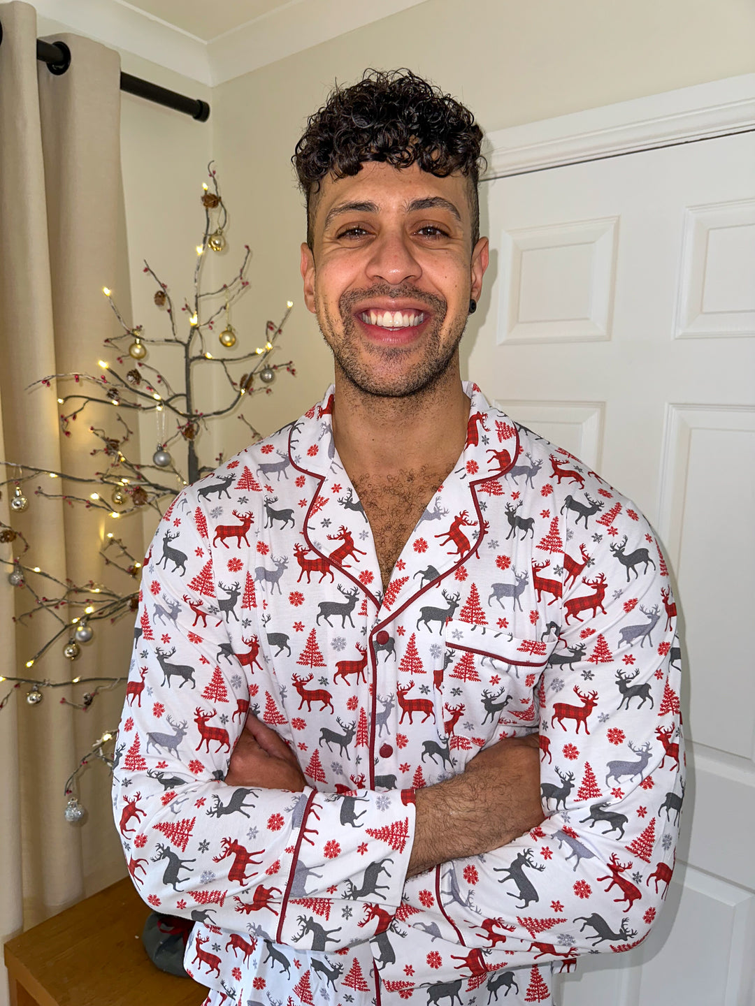 CHRISTMAS KISSES (2023) - Men's Two Piece Red Long Matching Pyjama Set