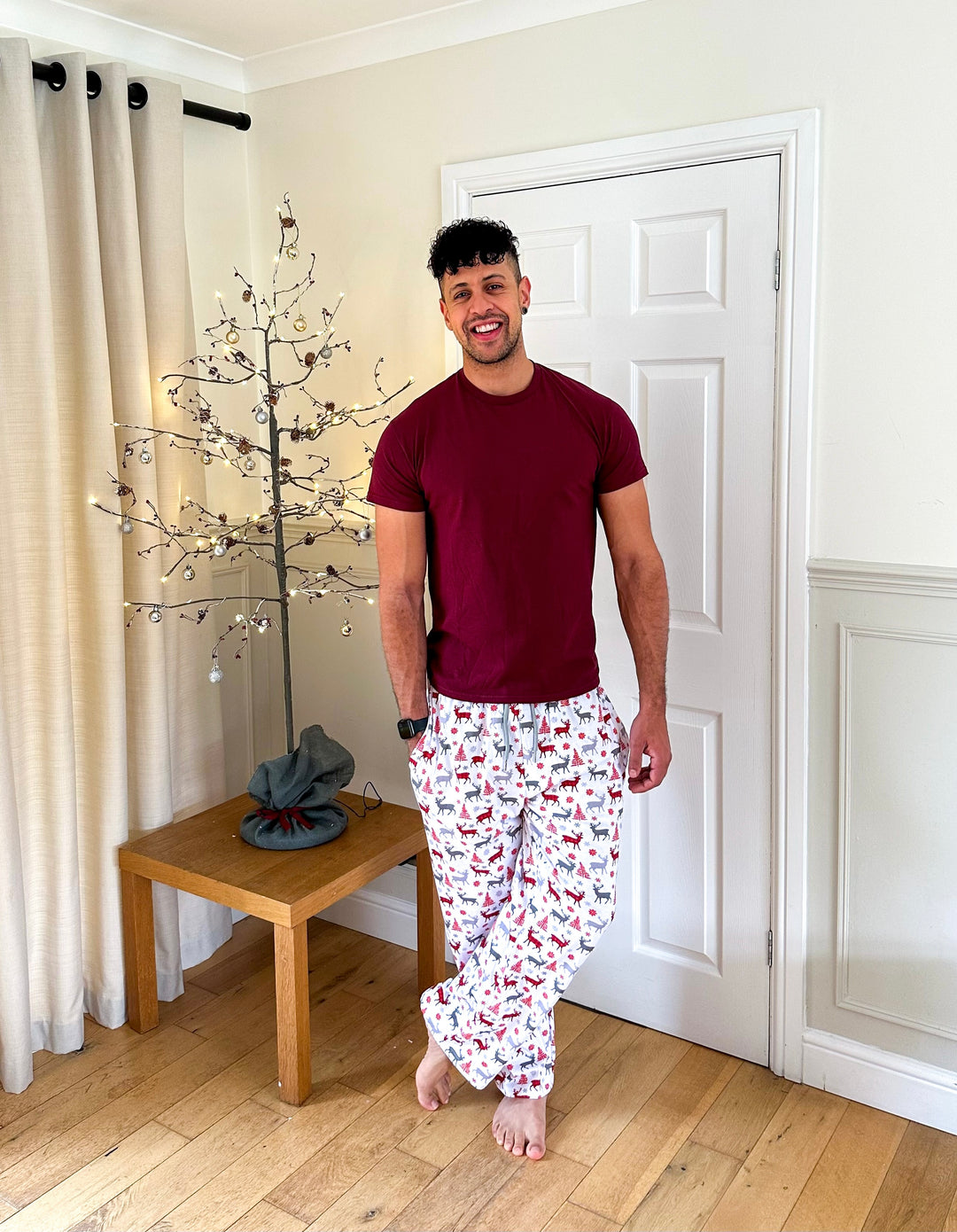 CHRISTMAS KISSES (2023) - Men's Two Piece Red Matching Pyjama Set