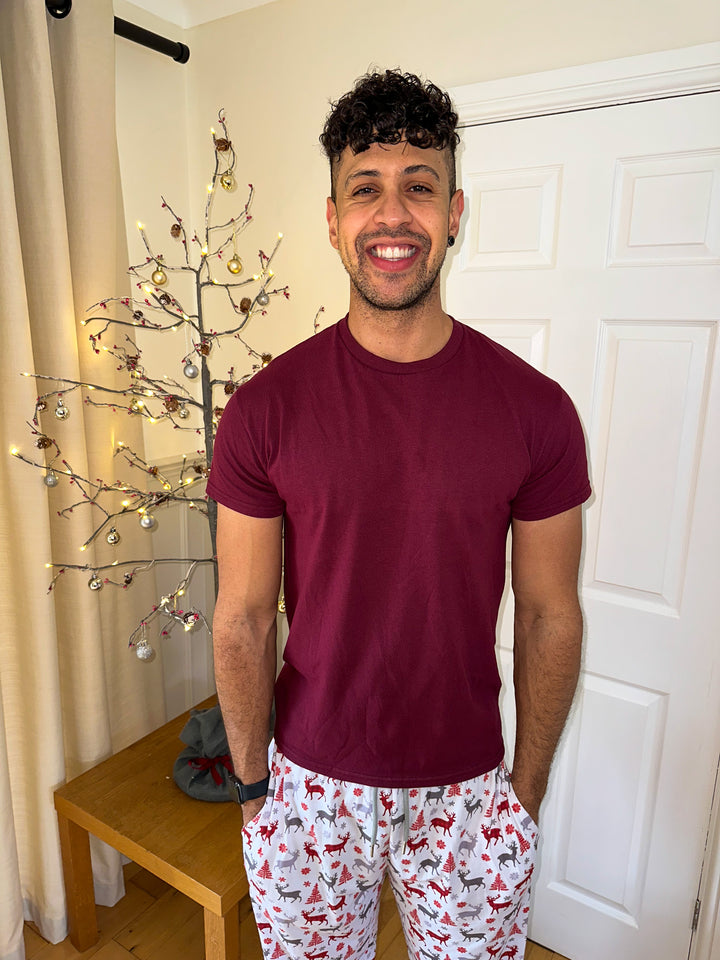 CHRISTMAS KISSES (2023) - Men's Two Piece Red Matching Pyjama Set