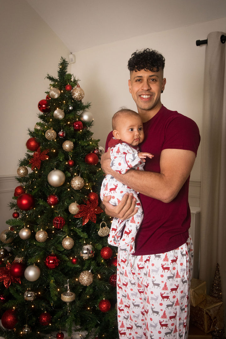 CHRISTMAS KISSES (2023) - Men's Two Piece Red Matching Pyjama Set