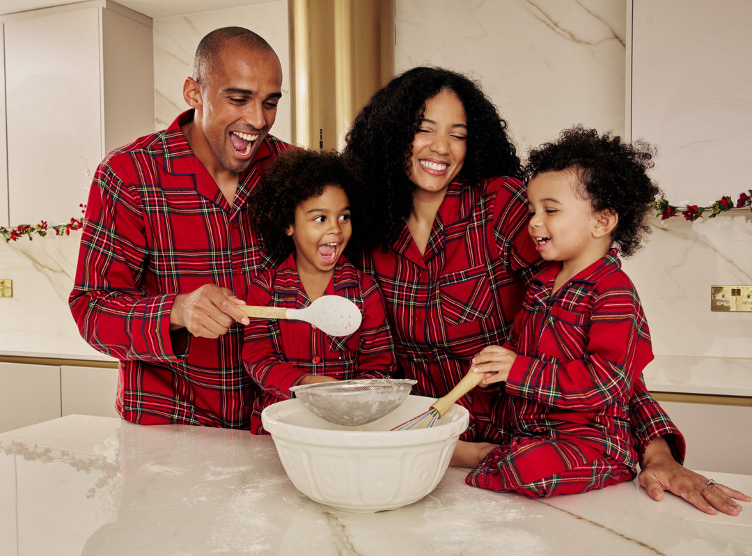 CHECK THE HALLS - Women's Two Piece Long Matching Pyjama Set