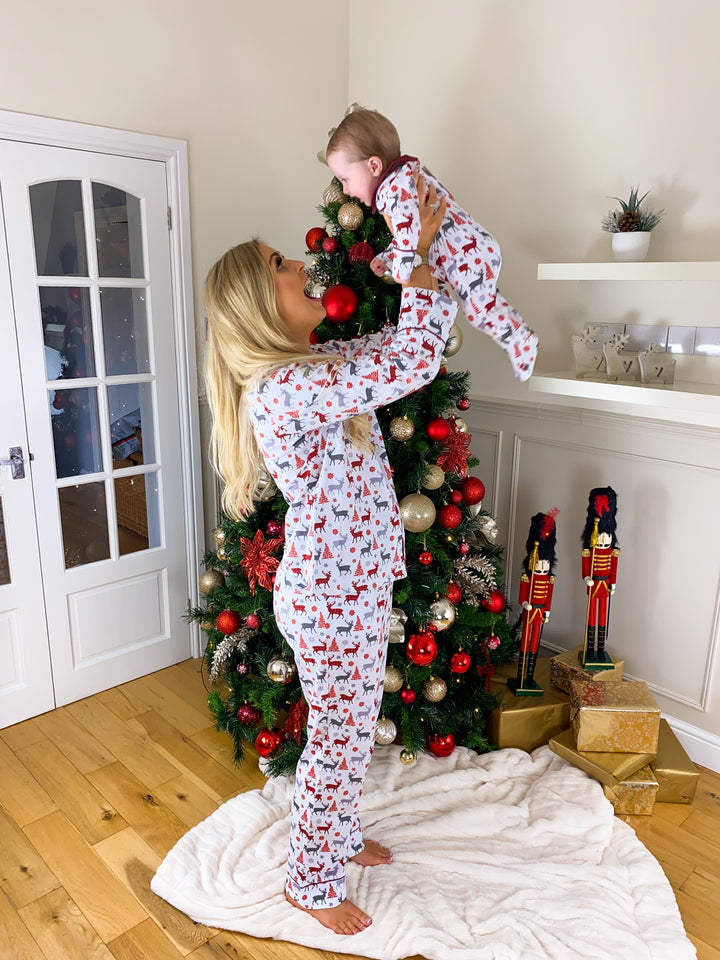 CHRISTMAS KISSES (2023) - Women's Two Piece Red Long Matching Pyjama Set