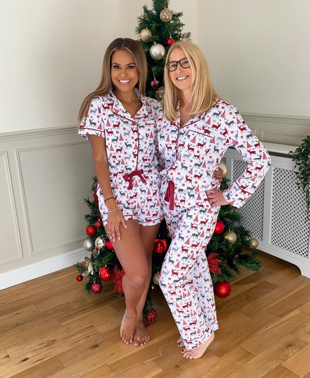 CHRISTMAS KISSES (2023) - Women's Two Piece Red Long Matching Pyjama Set